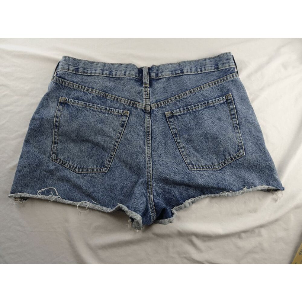 Old Navy Sky-Hi A-Line Button Fly Distressed Jean Short Size 18 - Picture 2 of 8